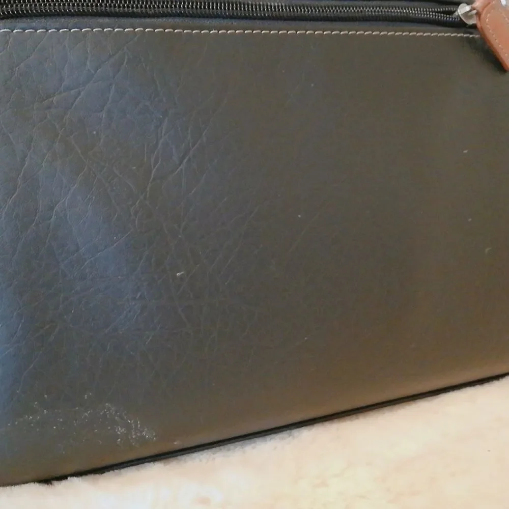 The Lynx Leather Wrislet Purse Black NWOT